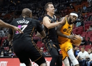 金年会官网-步行者队惨遭爵士逆转，客场告负三连败应引起重视