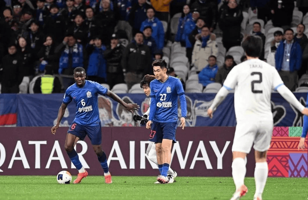 关于上海申花主场负于大连一方，积分榜位置下滑的信息