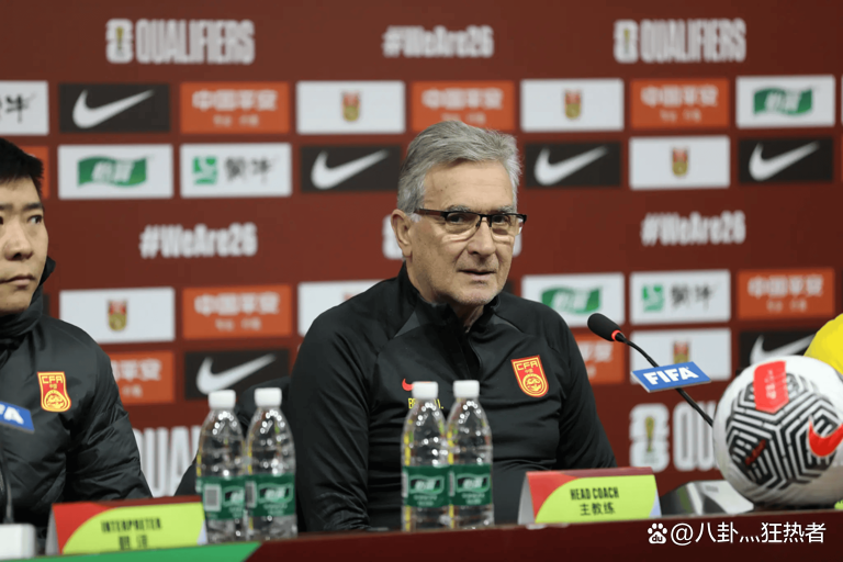 教练组研究新战术应对对手，球队备战备受关注