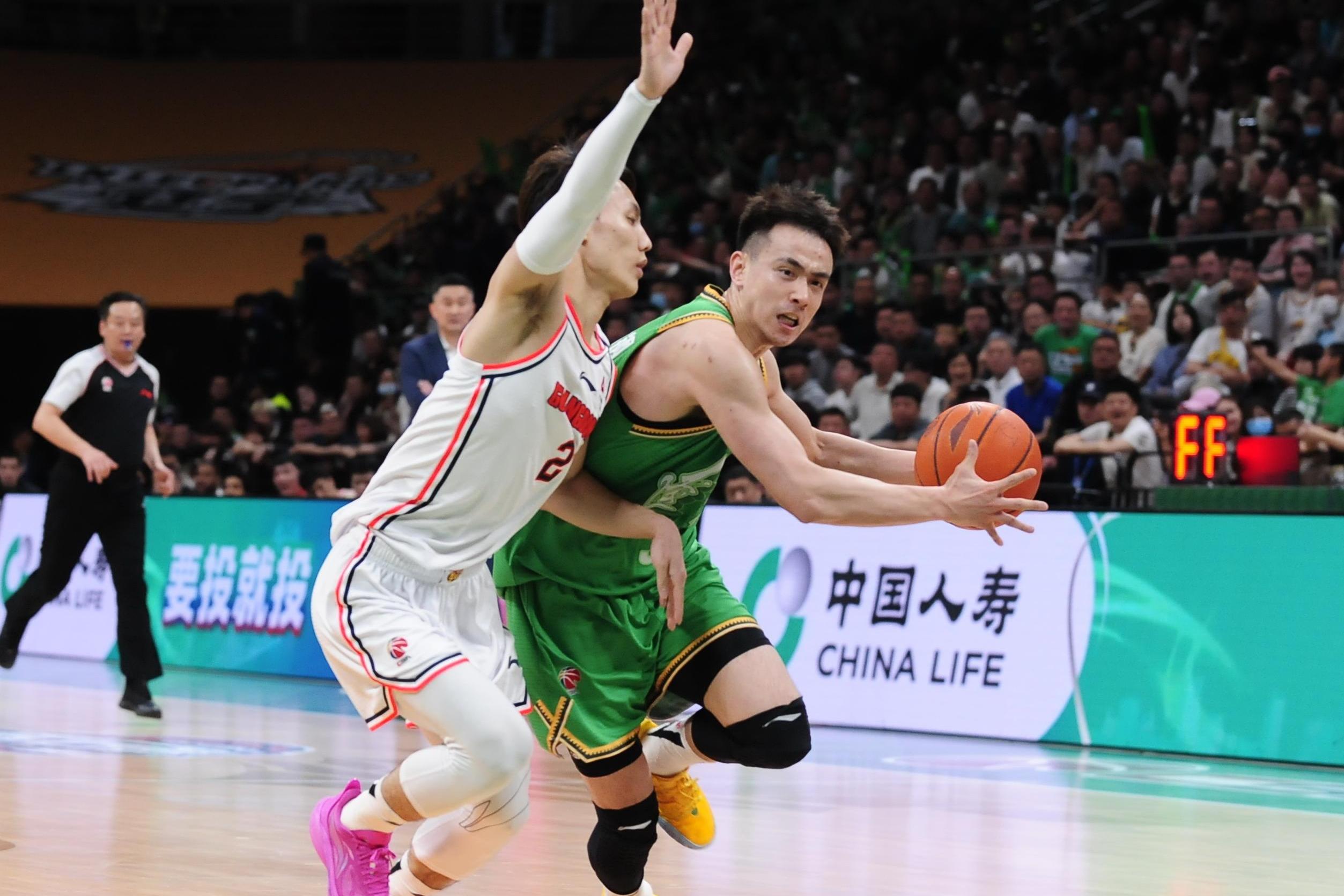 包含卫冕之战！新疆队夺得备受瞩目胜利的词条