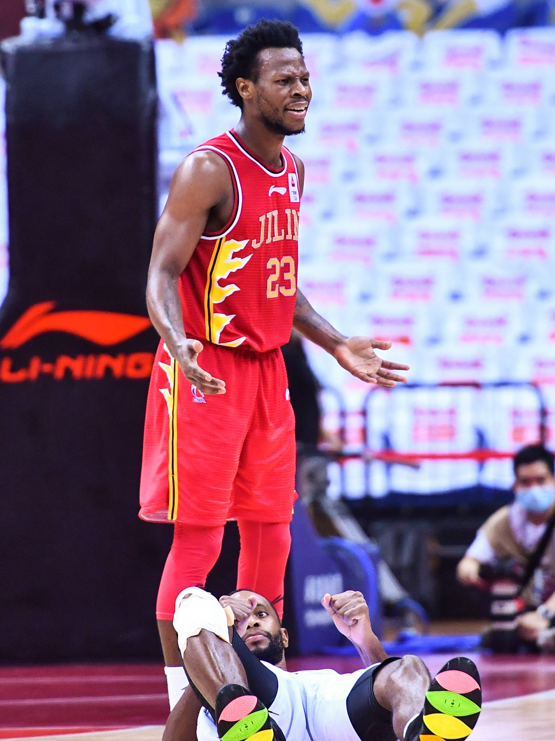 NBA球员们在季后赛中发挥出色