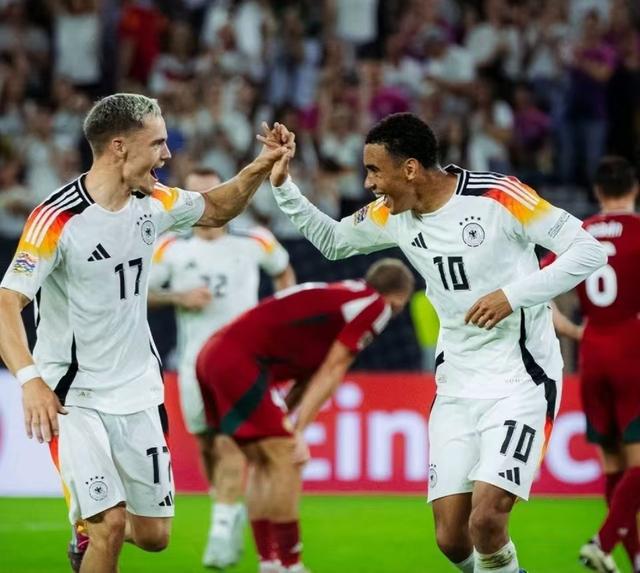 包含德国大胜摩尔多瓦，提前锁定小组头名的词条