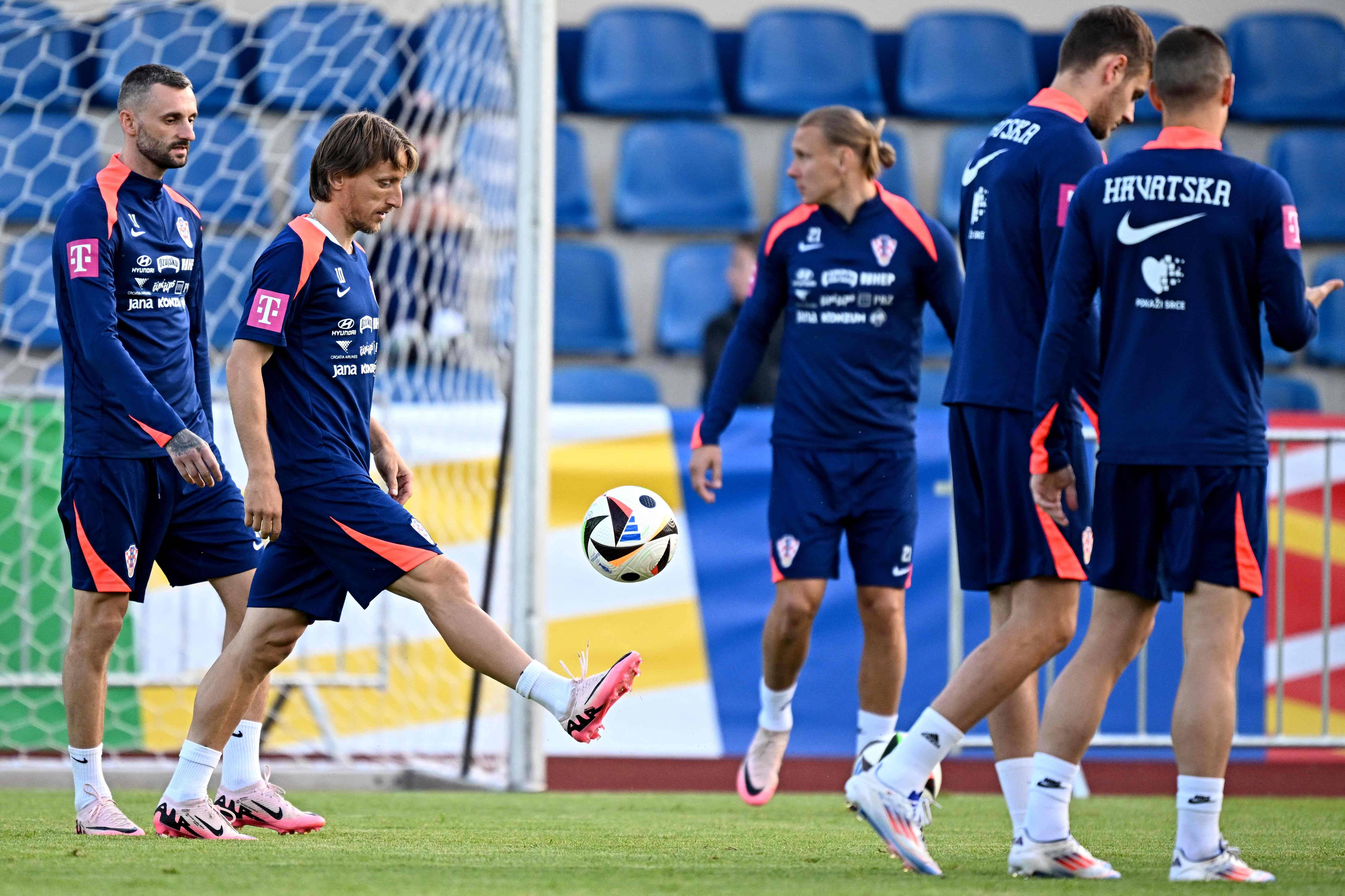 英格兰惊险胜克罗地亚，成功杀入欧洲杯四强赛