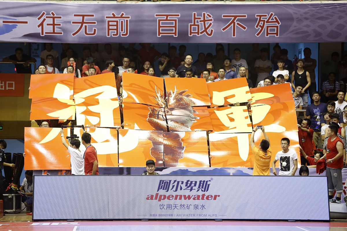 训练营硝烟弥漫，球队精益求精备战比赛的简单介绍