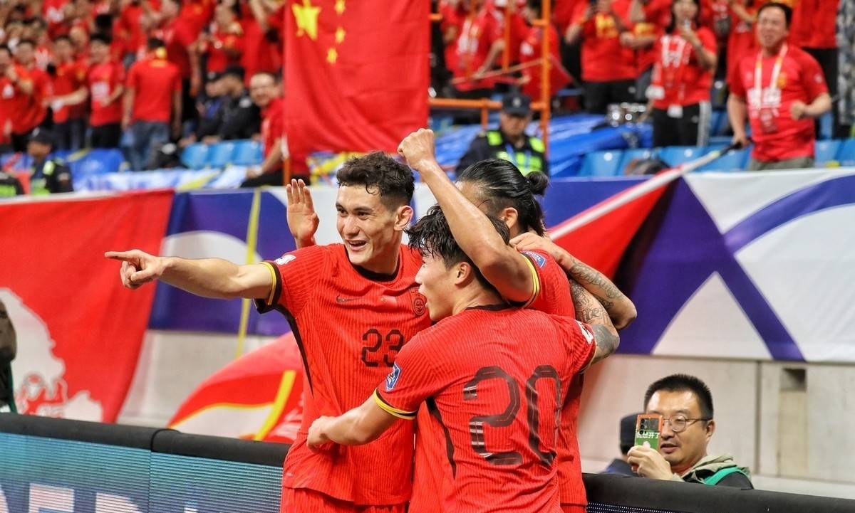 国足全神贯注备战国际顶尖赛事,拼搏逆袭的简单介绍 国足全神贯注备战国际顶尖赛事,拼搏逆袭的简单介绍