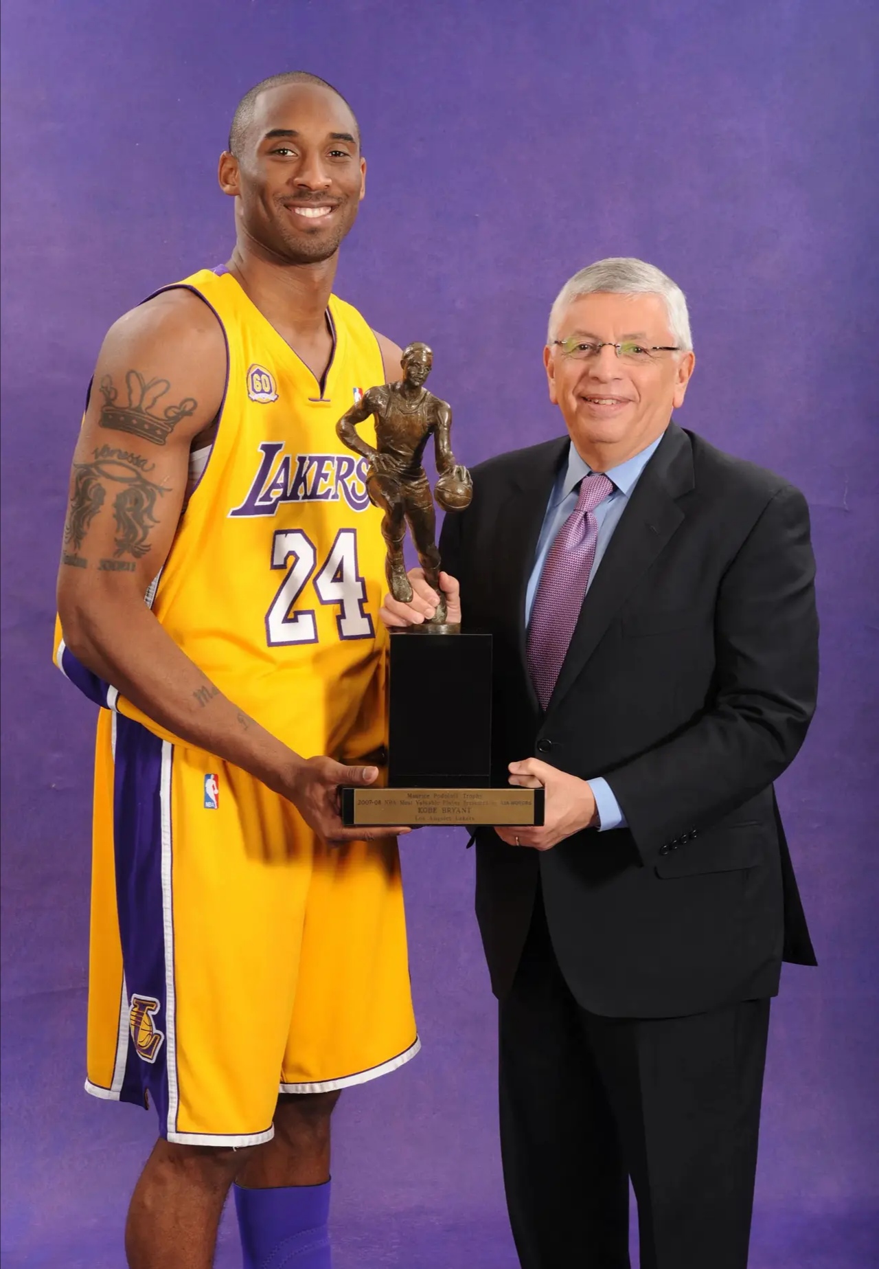 加拿大篮球巨星获奖功成名就令人欣喜