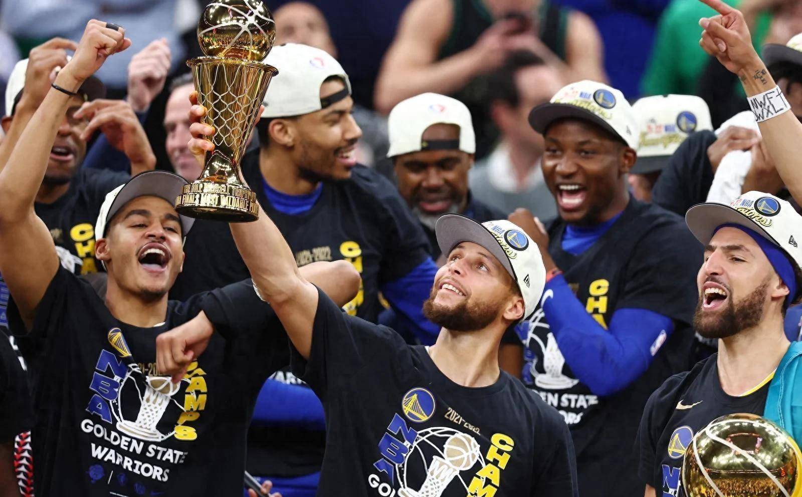 包含黄蜂队主席奥尼尔进军全明星周末的词条