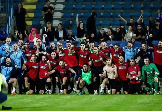 包含黑山国家队取胜晋级，备受瞩目地将在国际足球赛事中竞争的词条