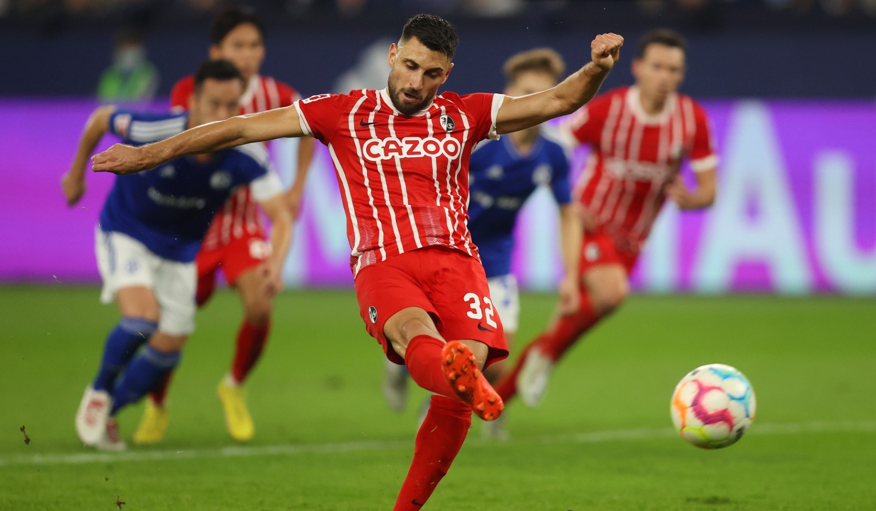 包含弗赖堡战胜对手后信心大增，期待下一场对决的词条