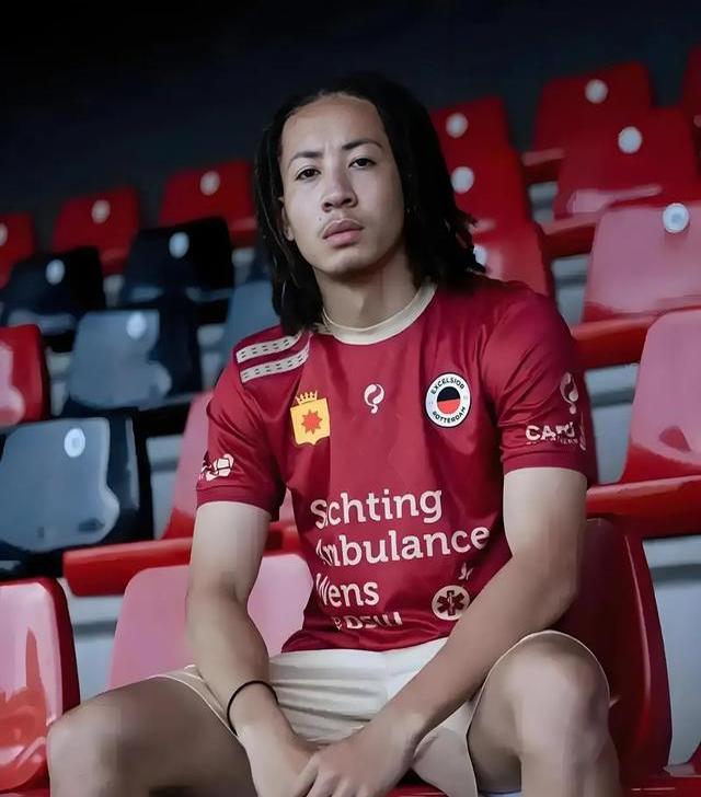 关于国家队备战世界杯，球员表现亮眼技术娴熟的信息