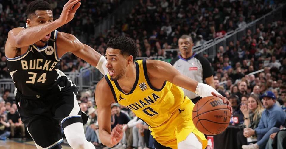 雄鹿队双塔大爆发，碾压对手获大胜