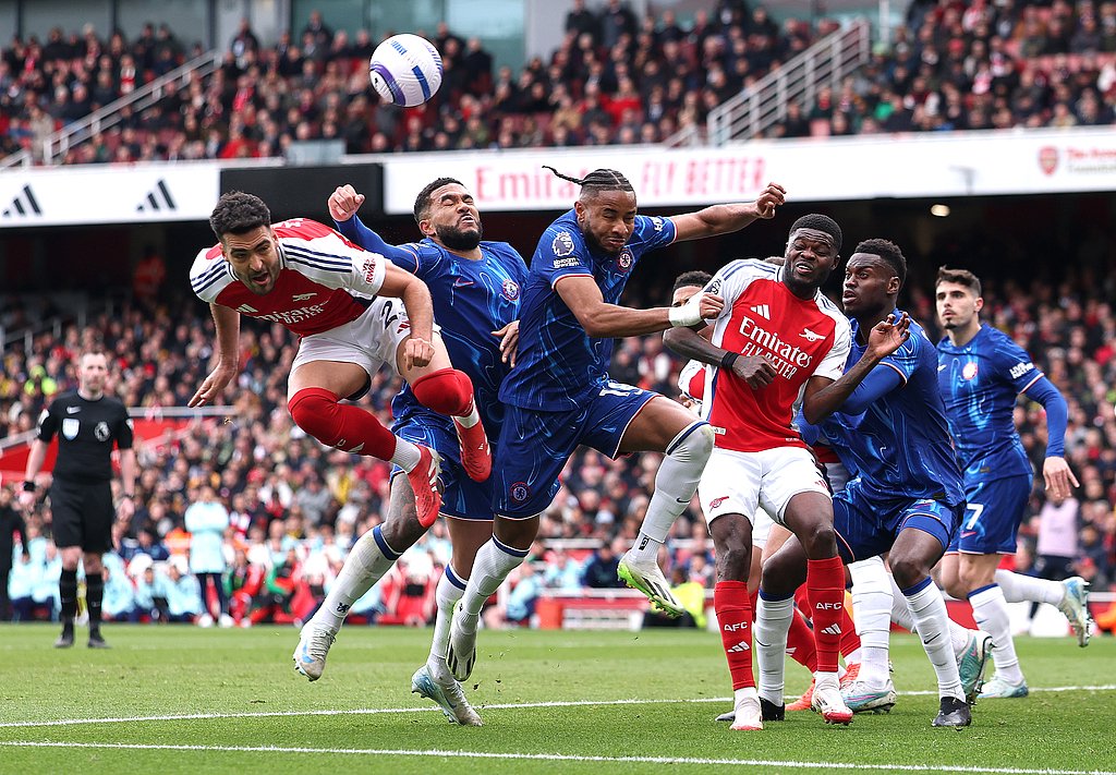 阿森纳客场击败马德里竞技,取得胜利 阿森纳客场击败马德里竞技,取得胜利