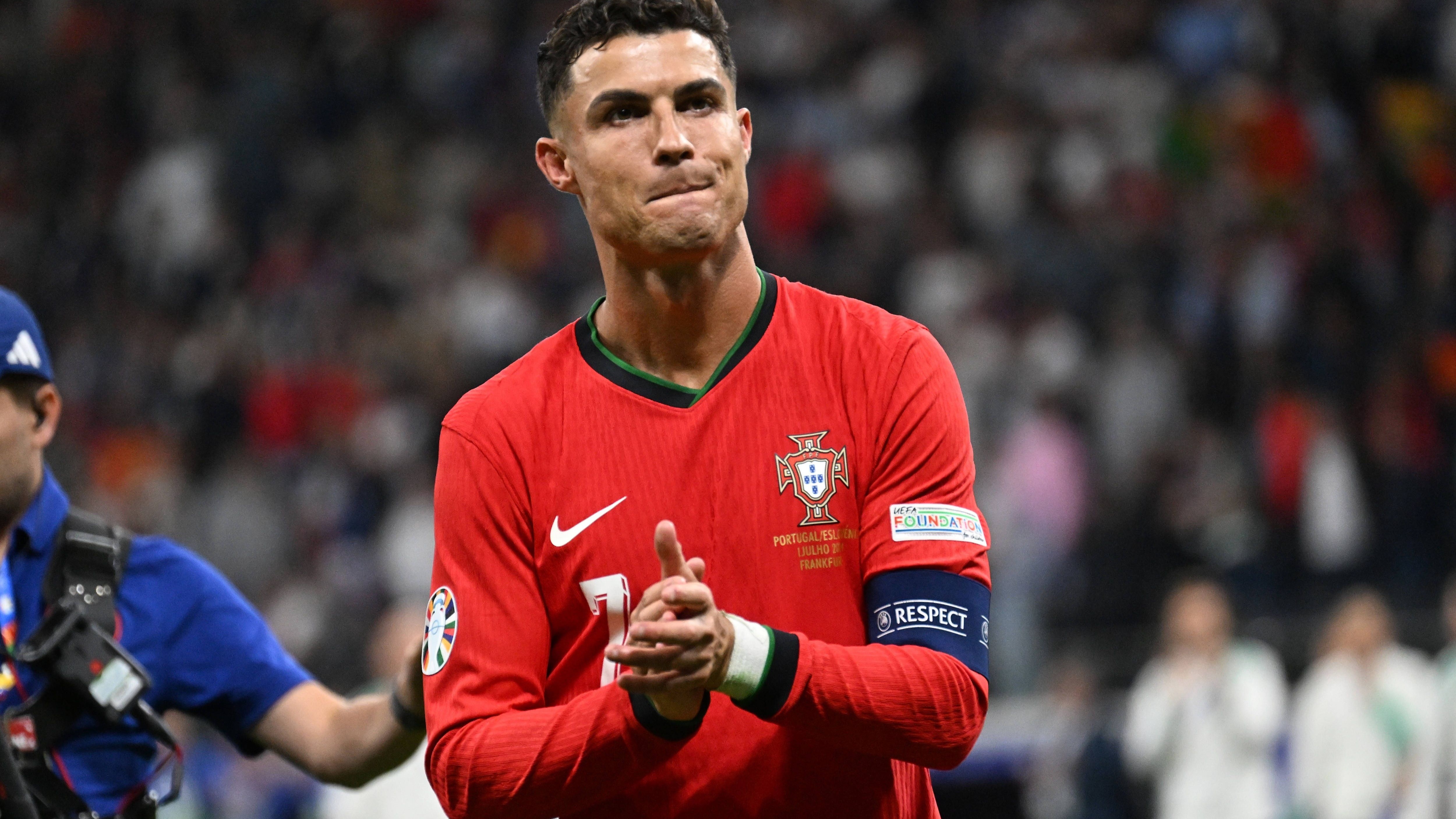 包含沙尔克中场远射破门，帮助球队获胜的词条