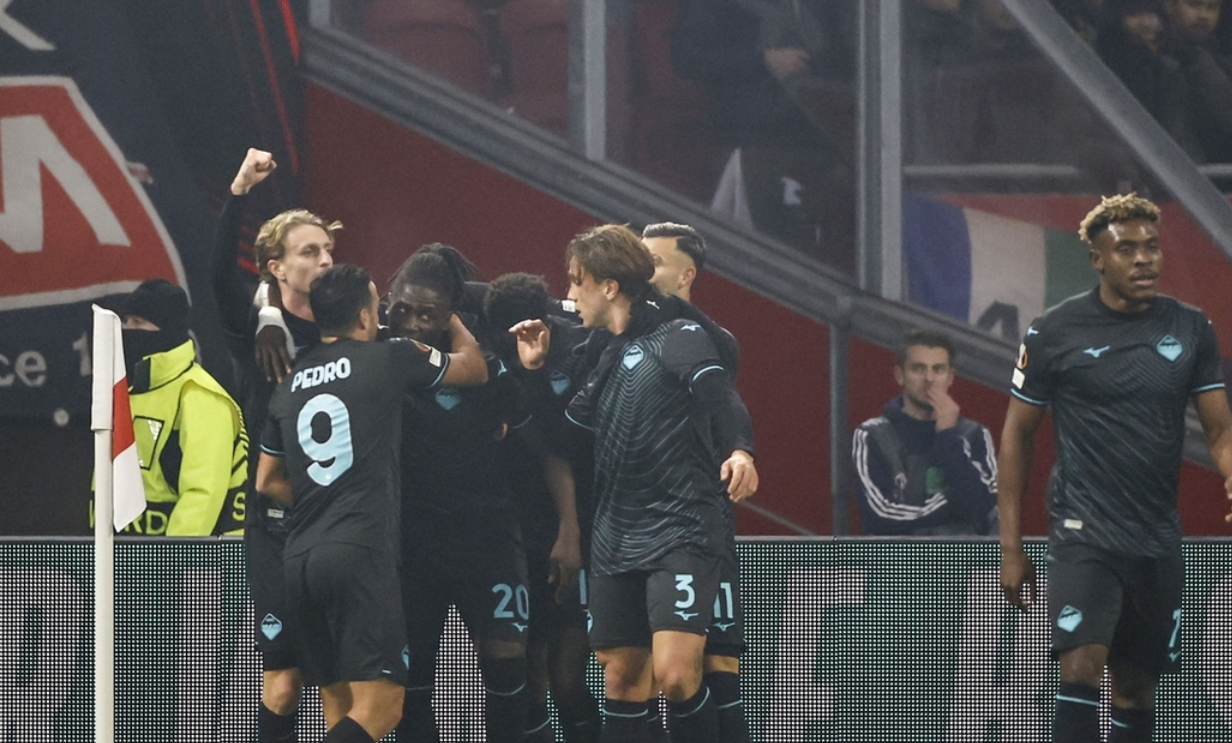 关于阿贾克斯实力受挫，欧冠赛场再次受阻的信息