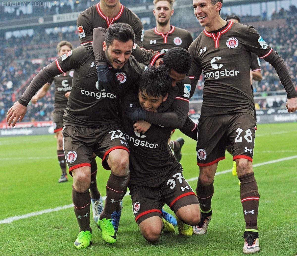 汉堡球员表现出色，助球队赢得关键胜利的简单介绍