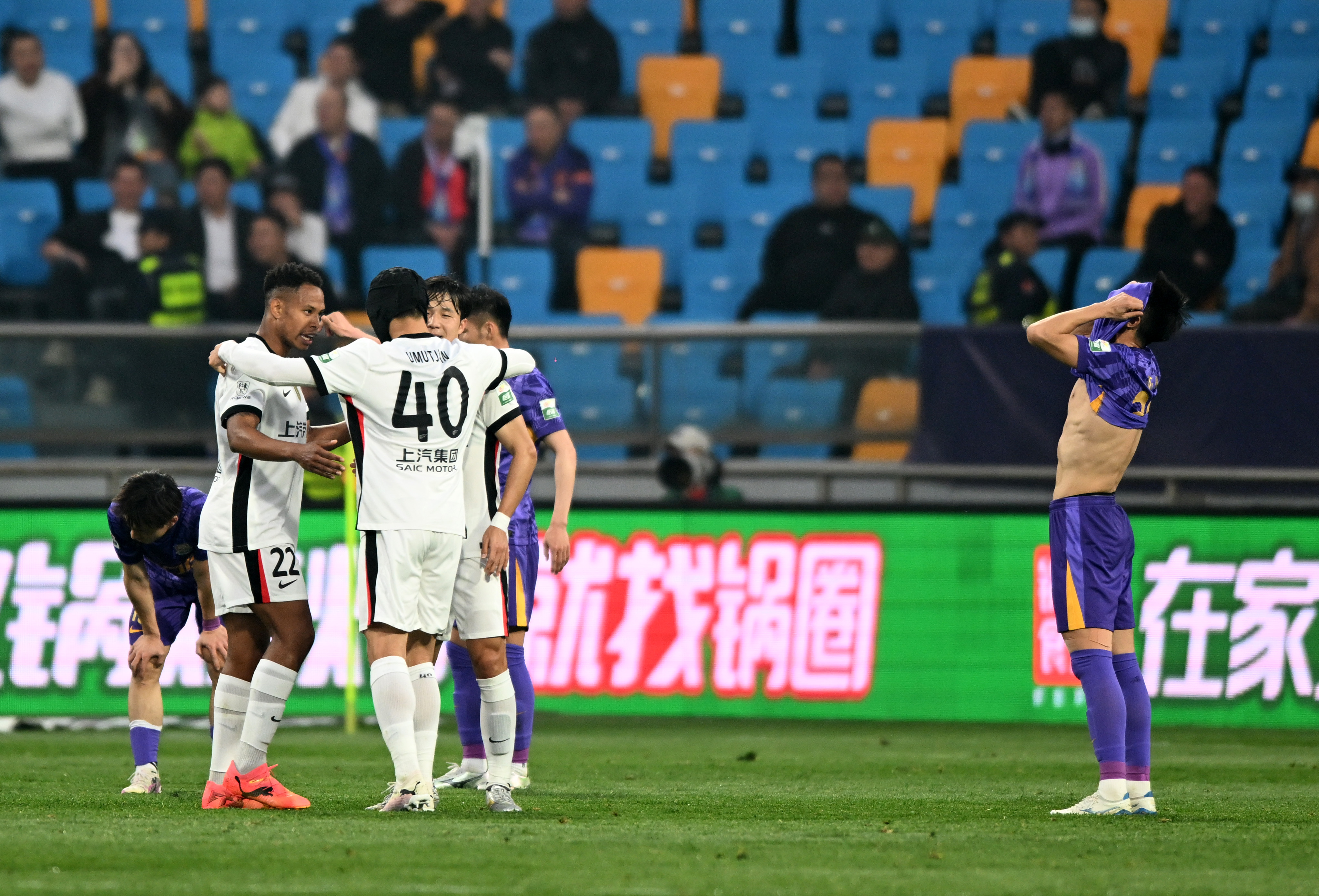 足球聚焦国际赛事,体育迷热情高涨的简单介绍 足球聚焦国际赛事,体育迷热情高涨的简单介绍