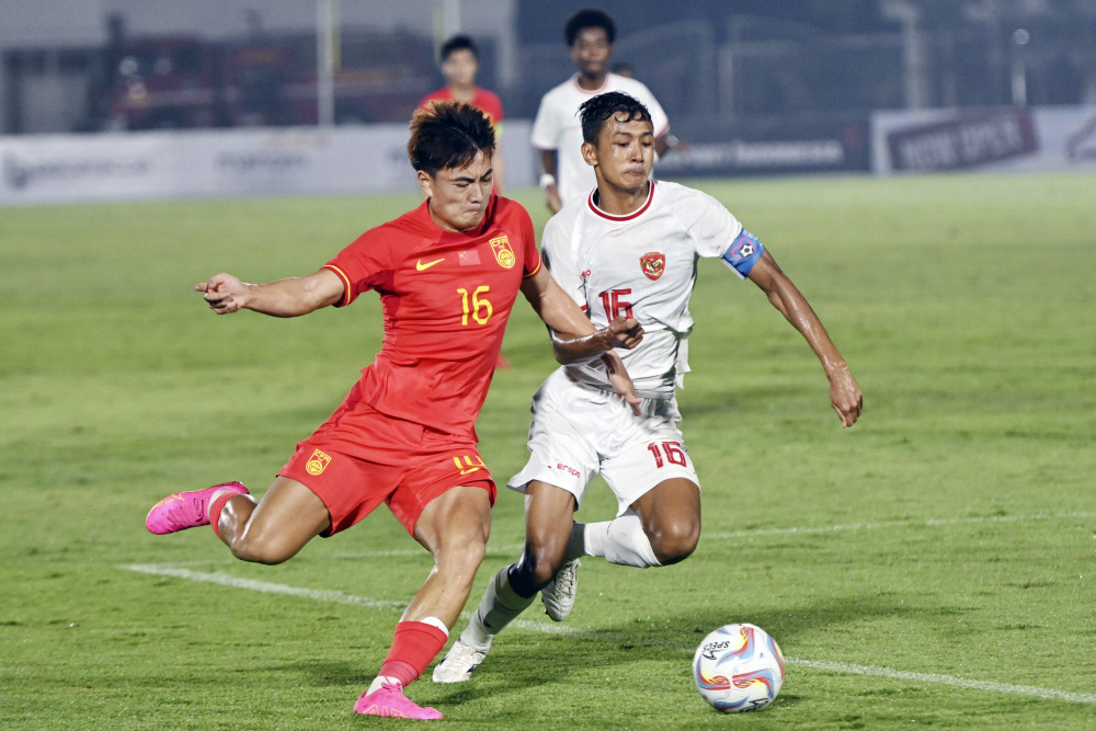 国际足球赛：球员们为了胜利誓死拼搏的简单介绍