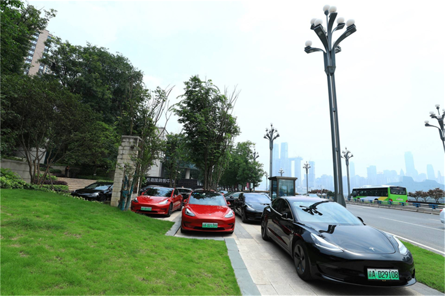 关于重庆豪取四连胜，路途坎坷遇挑战的信息