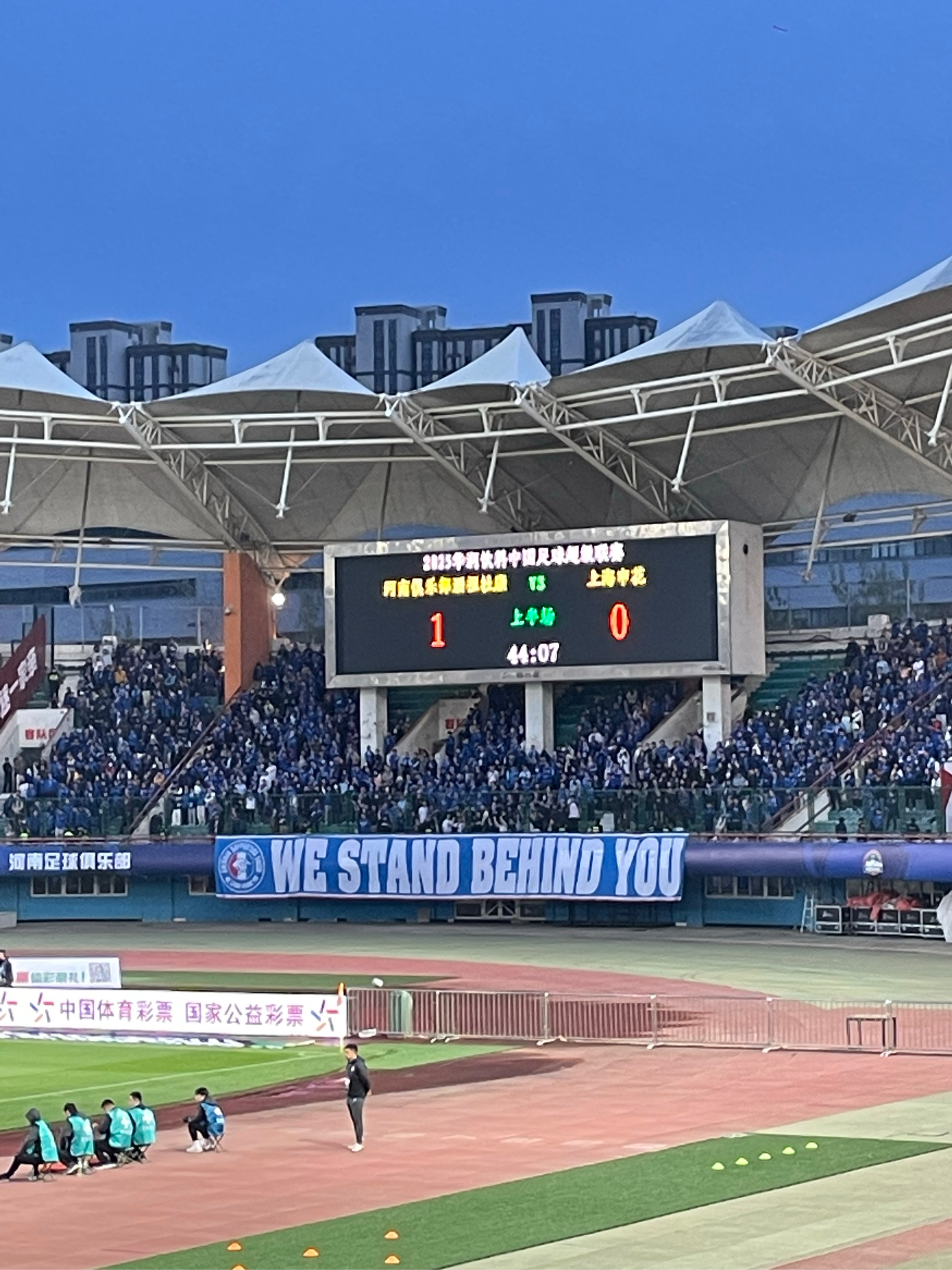 关于浙江队在对阵河南队的比赛中掌握主动，稳居前八的信息