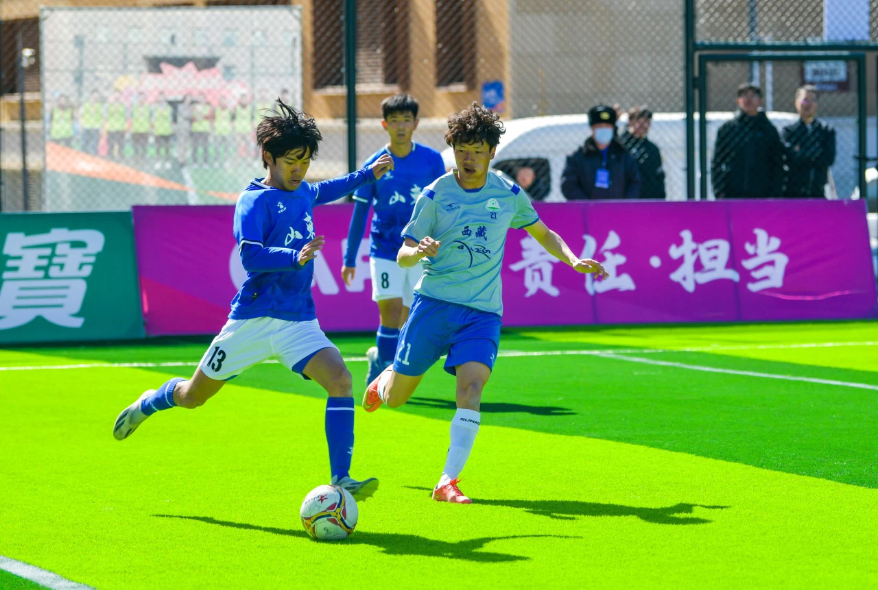 球队集体努力，团结拼搏迎战挑战