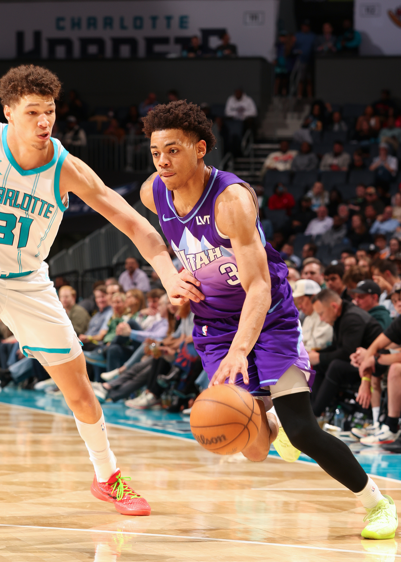 爵士深夜失利，高效球员仍表现抢眼的简单介绍