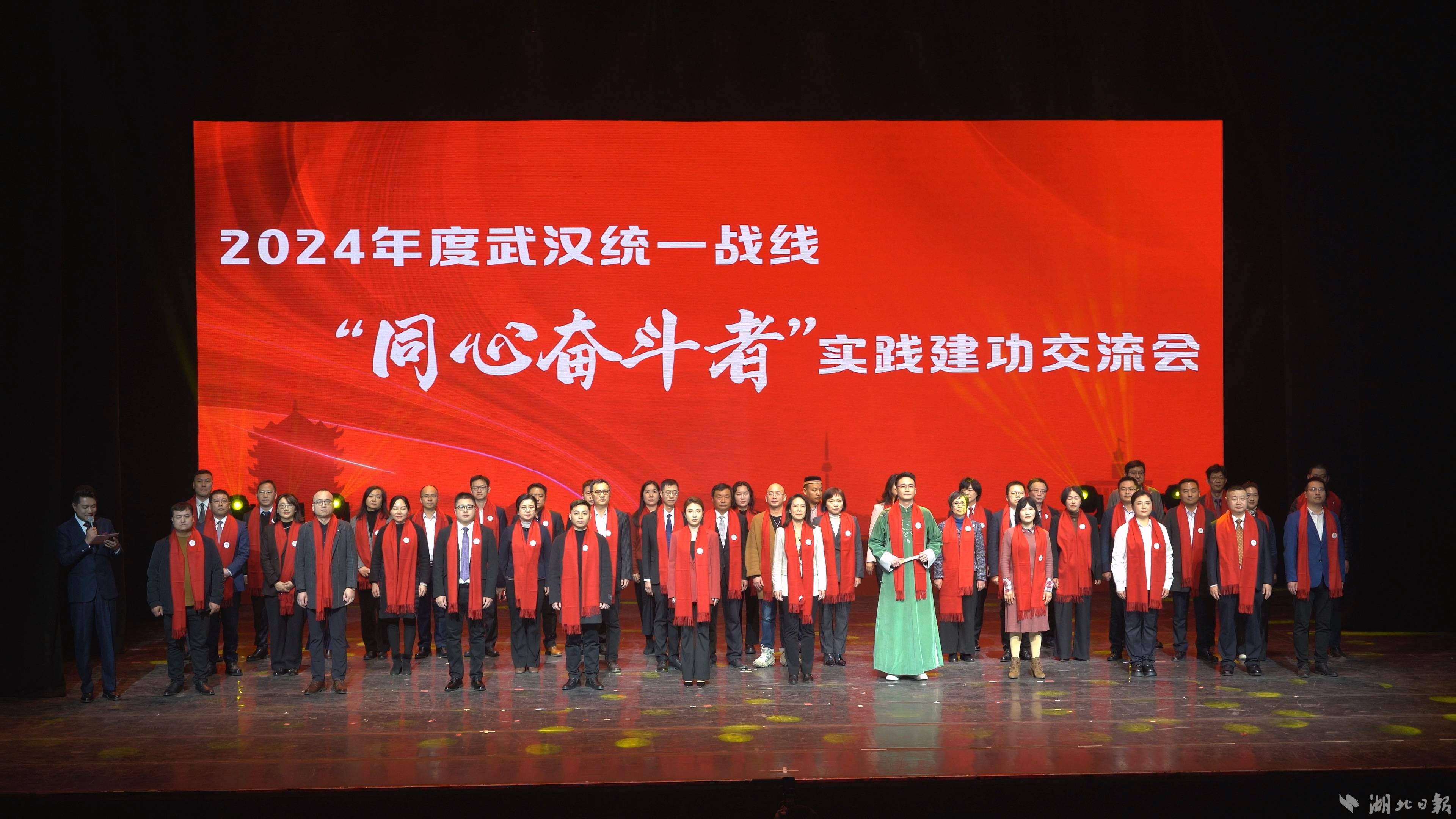 集体努力！队员共同拼搏夺魁