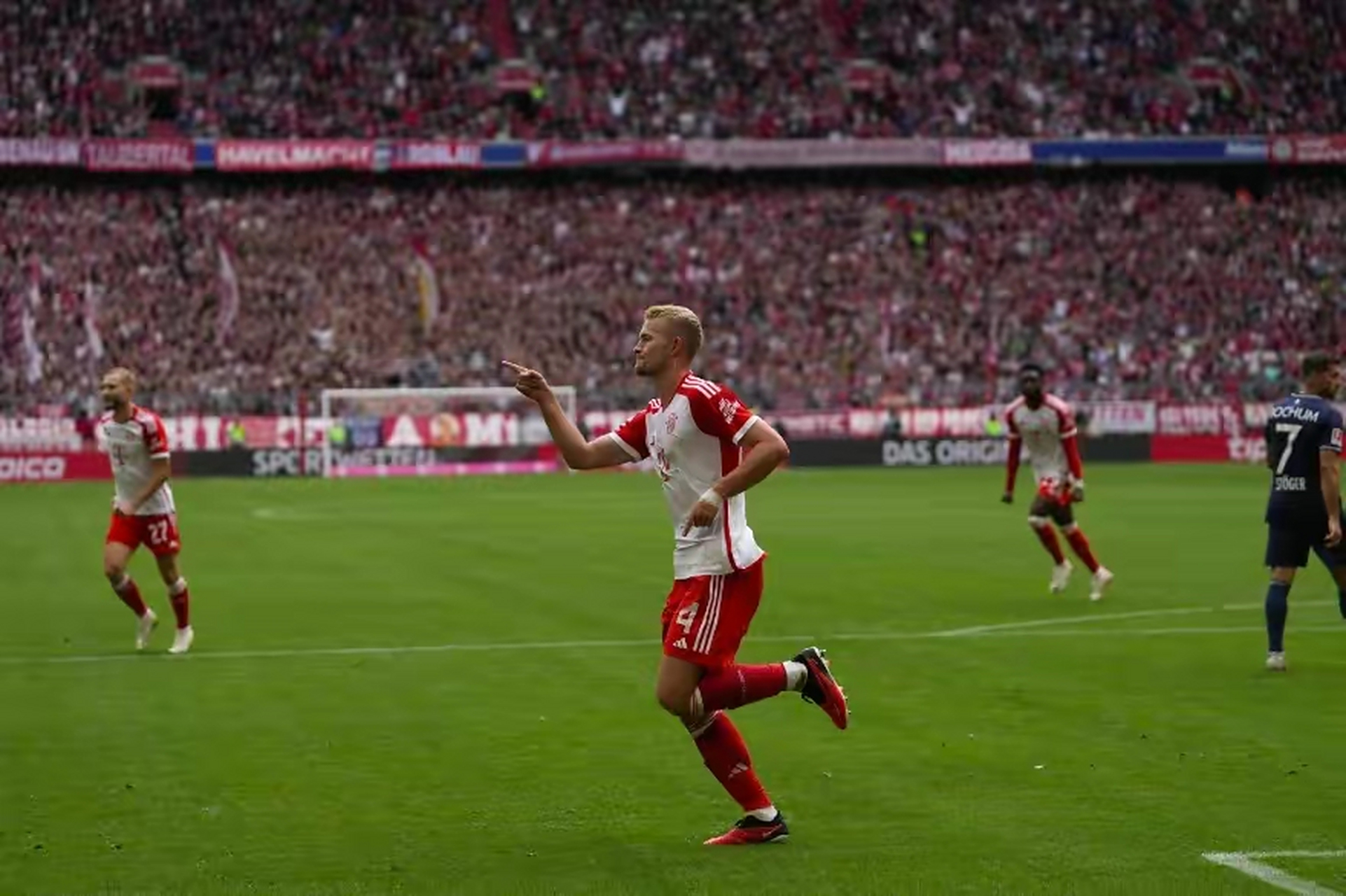 拜仁慕尼黑主场2-1战胜科隆,豪取德甲七连胜 拜仁慕尼黑主场2-1战胜科隆,豪取德甲七连胜