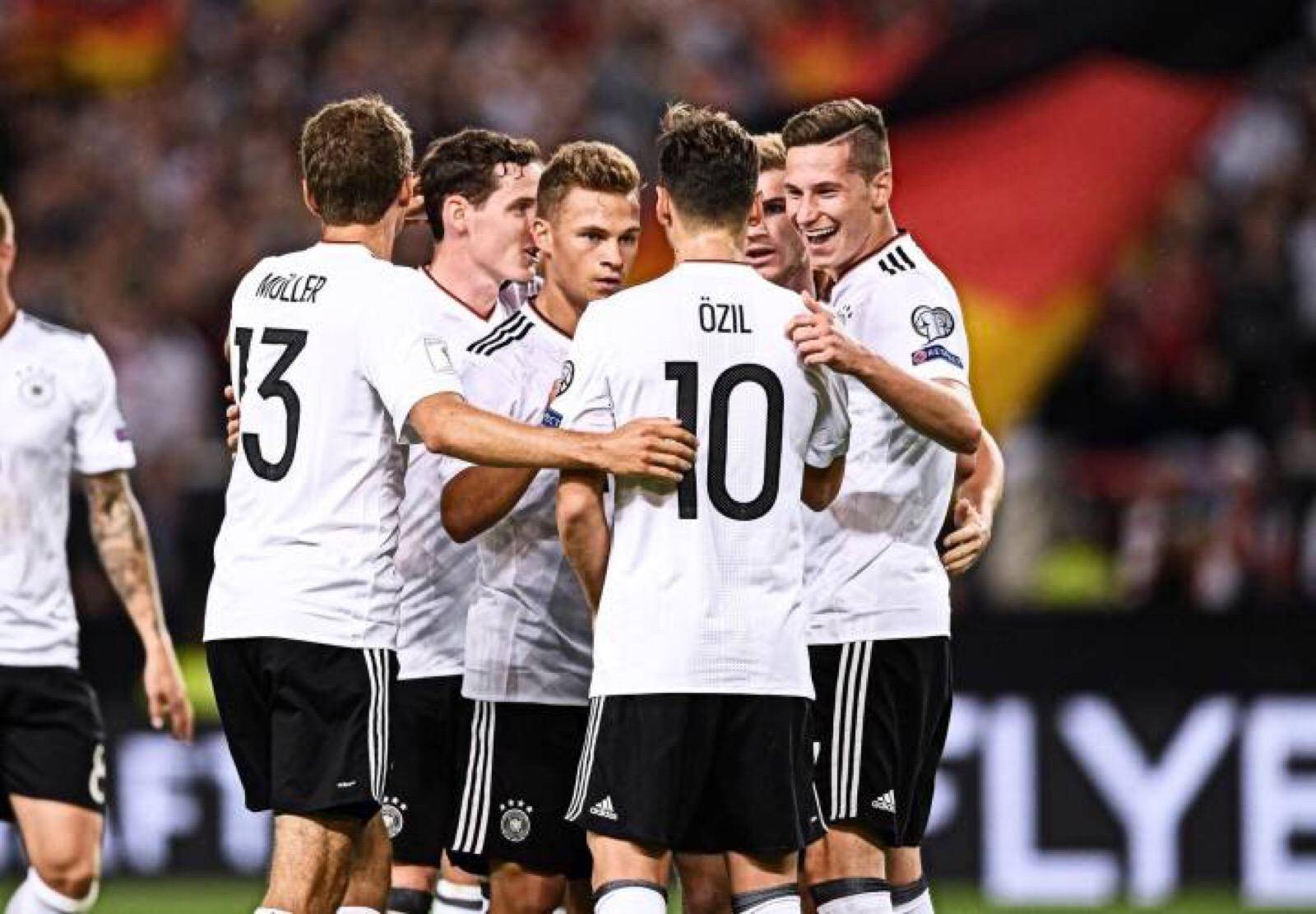 丹麦队在比赛中展现出出色团队合作，取得胜利的简单介绍