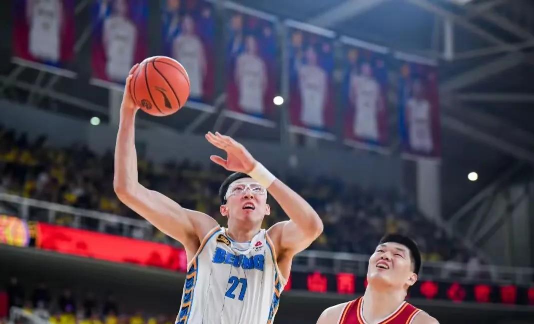 江西男篮球员展现出色状态，助力球队胜利的简单介绍