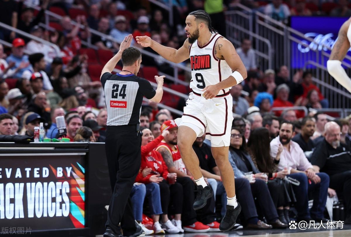 火箭轻取骑士，继续领跑