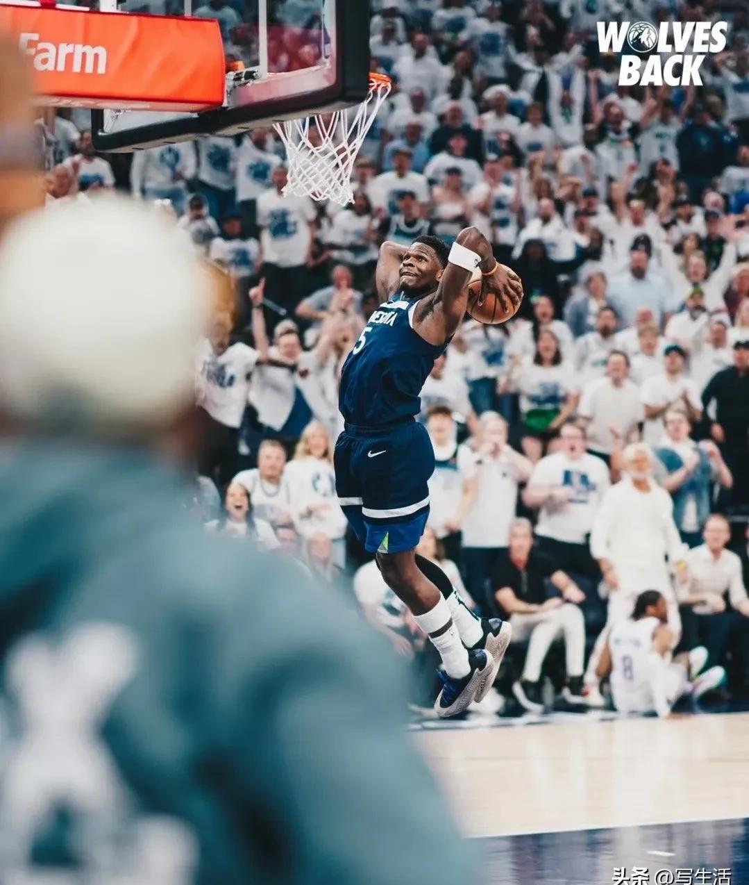 森林狼队客场惨败骑士队