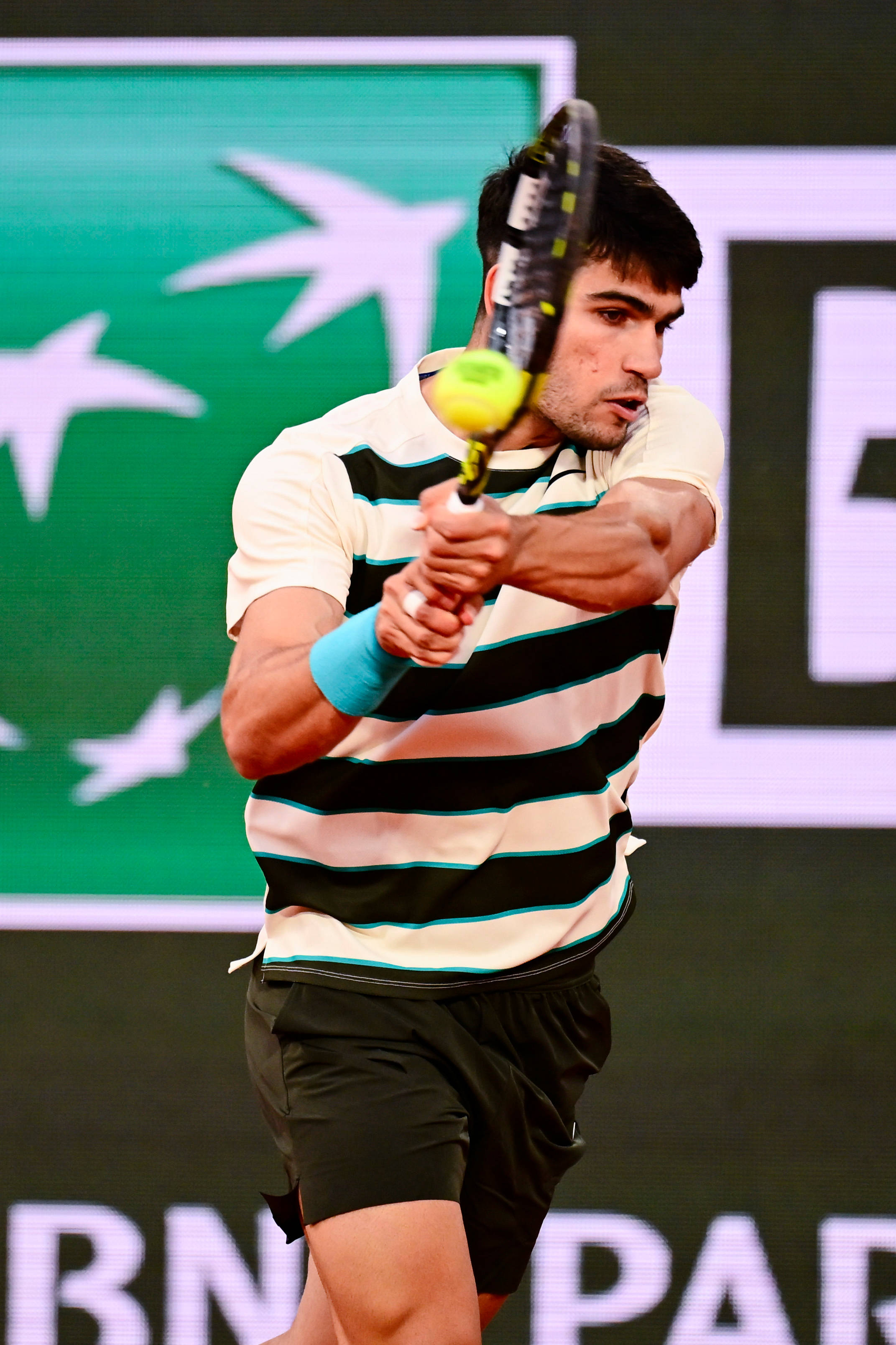 关于澳大利亚网球队逆转法国网球队，阿尔卡拉斯送出助攻的信息