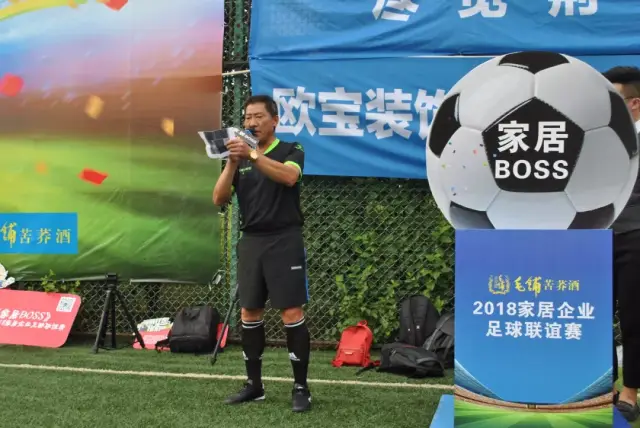 足球队主教练发声，誓言带队登顶的简单介绍