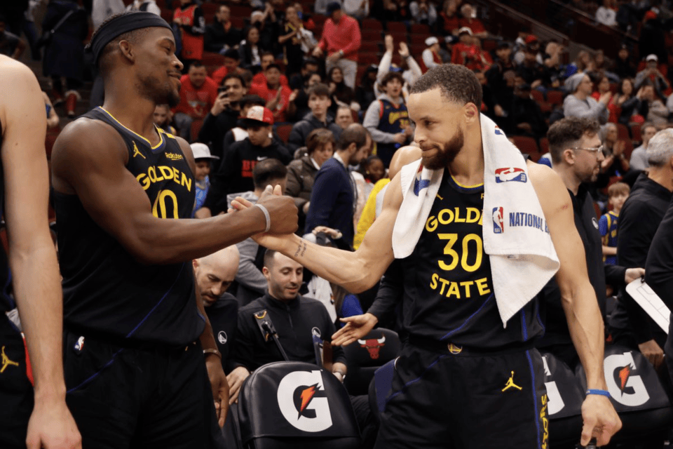 步行者力克公牛，库里带队取胜的简单介绍