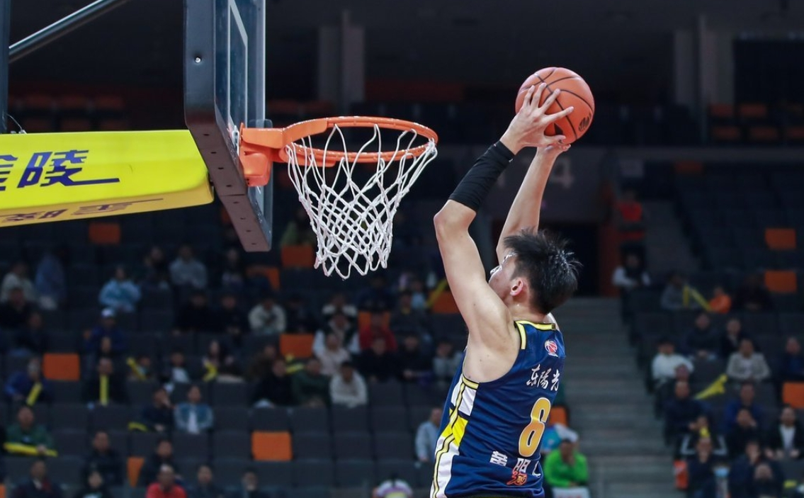 广州队鏖战快船，张镇麟带队取胜