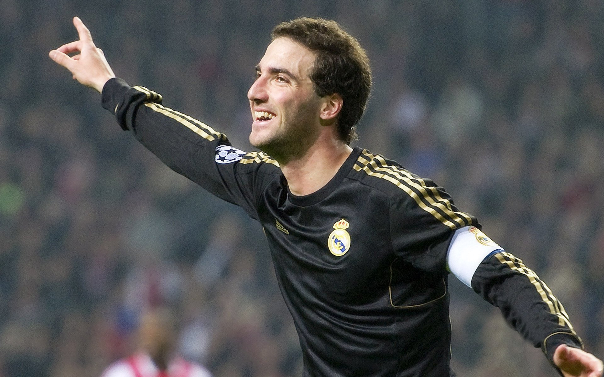 雄鹿团队洪流冲垮活塞，却映出拉梅洛赛后评分的星光