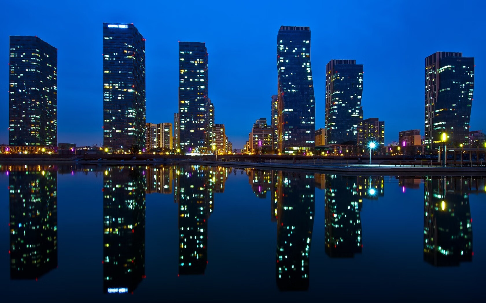 戈贝尔筑起叹息之墙，马刺未来之星在铁锁下迷失